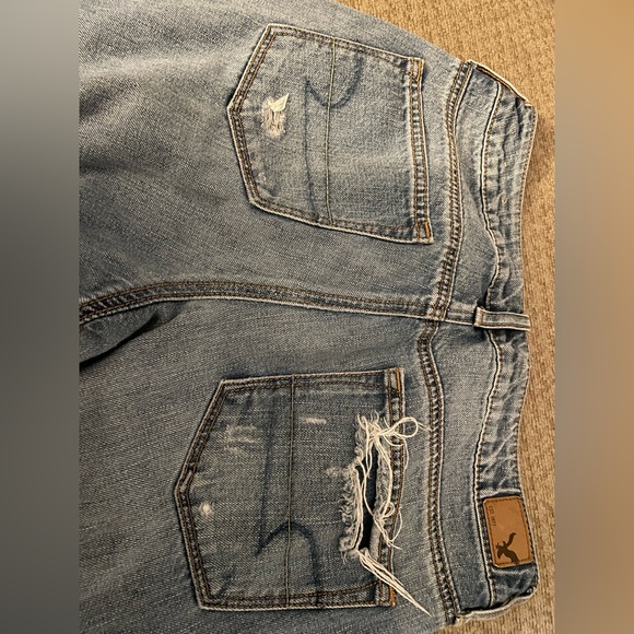 Slightly worn American eagle ripped jeans - Picture 3 of 5